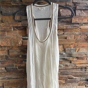 Chic White Tank Top with Chain Accent